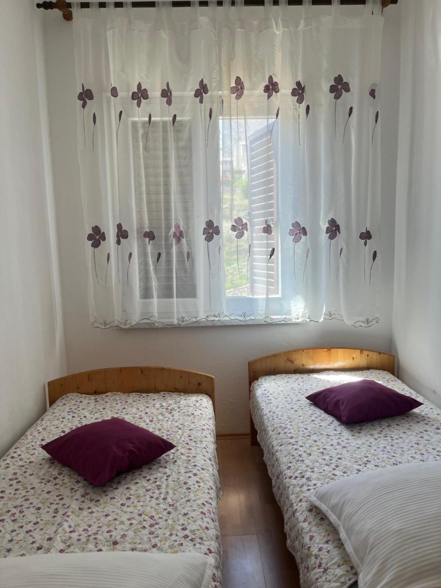 Apartmani Mila Pag Town Exterior foto