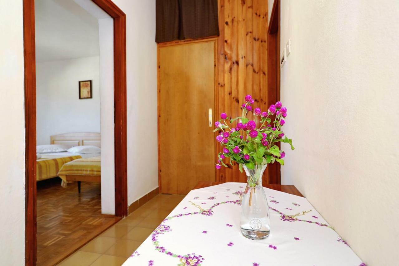 Apartmani Mila Pag Town Exterior foto