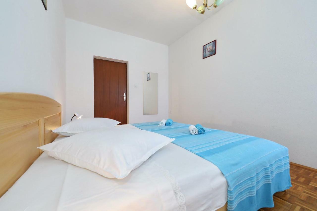 Apartmani Mila Pag Town Exterior foto