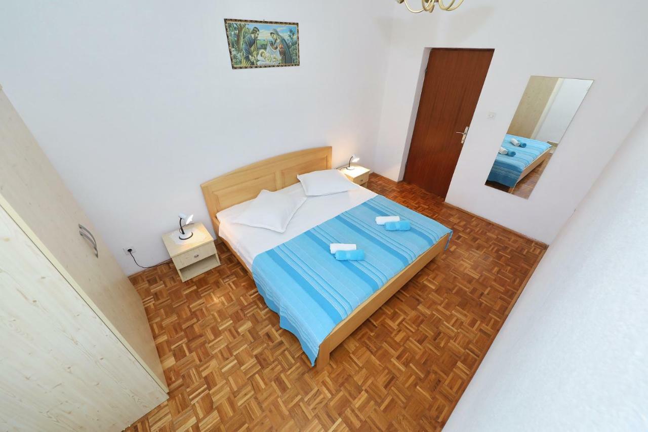 Apartmani Mila Pag Town Exterior foto