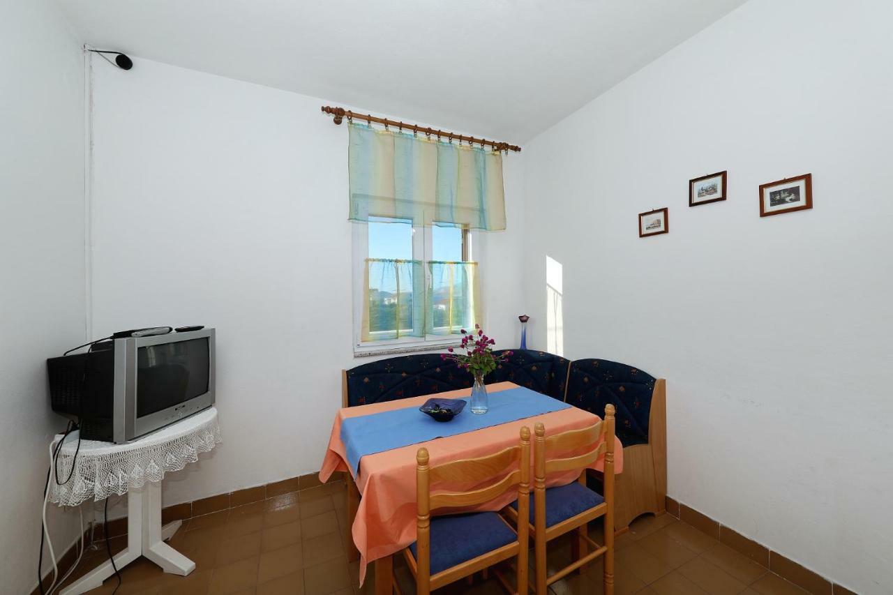 Apartmani Mila Pag Town Exterior foto