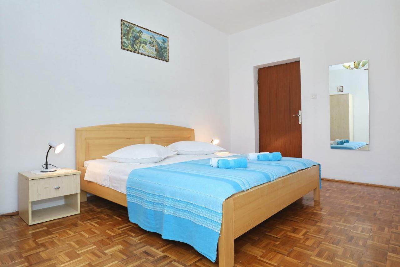 Apartmani Mila Pag Town Exterior foto